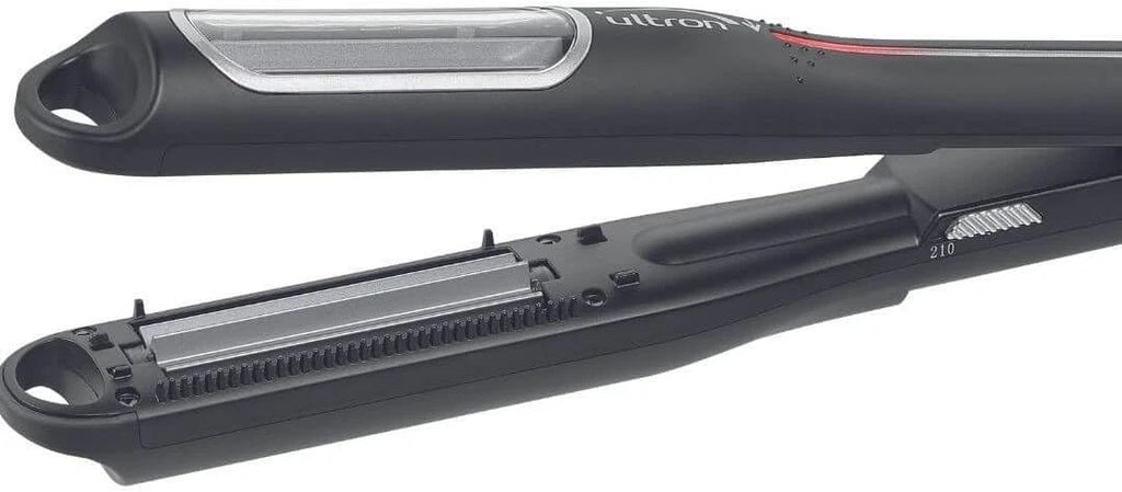 Lisseur Ultron ouvert montrant ses plaques professionnelles pour un coiffage lisse et durable